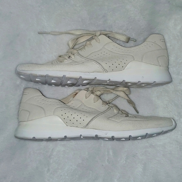 UGG Tye Sneaker Size Women's 8 - Picture 14 of 14